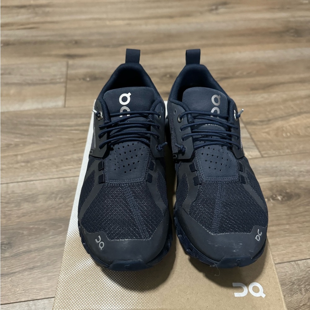 On cloud waterproof shoes